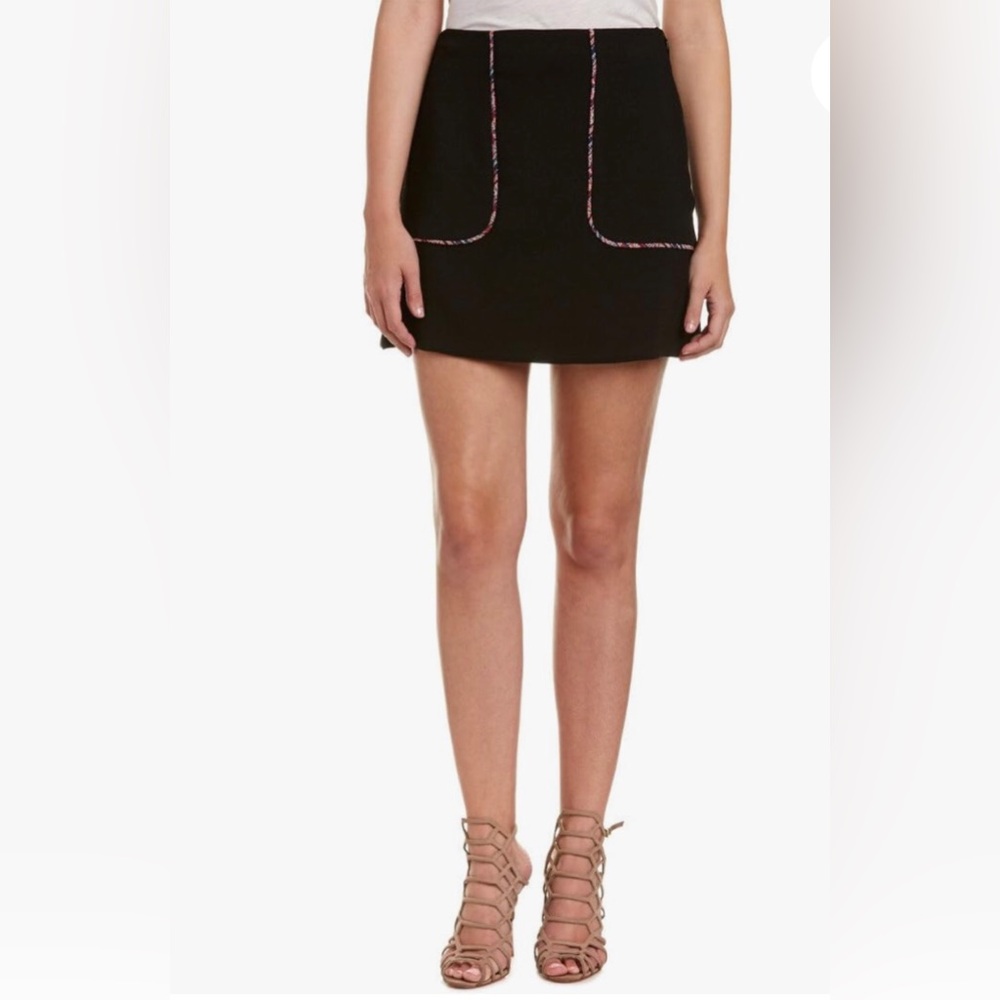 EUC BCBGeneration Women's Contrast Piping Black Mini Skirt in size 4!!